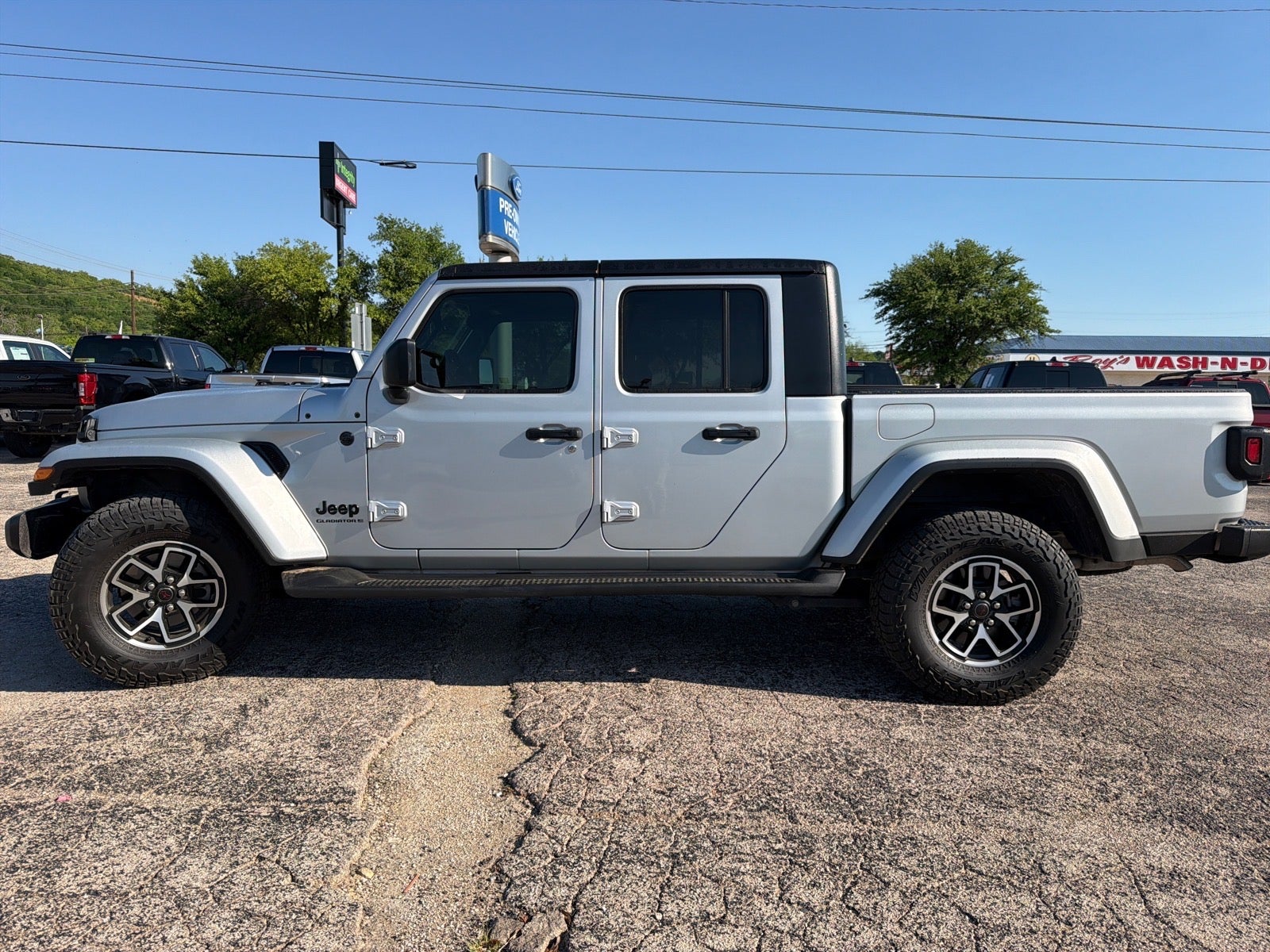 2023 Jeep Gladiator Sport S