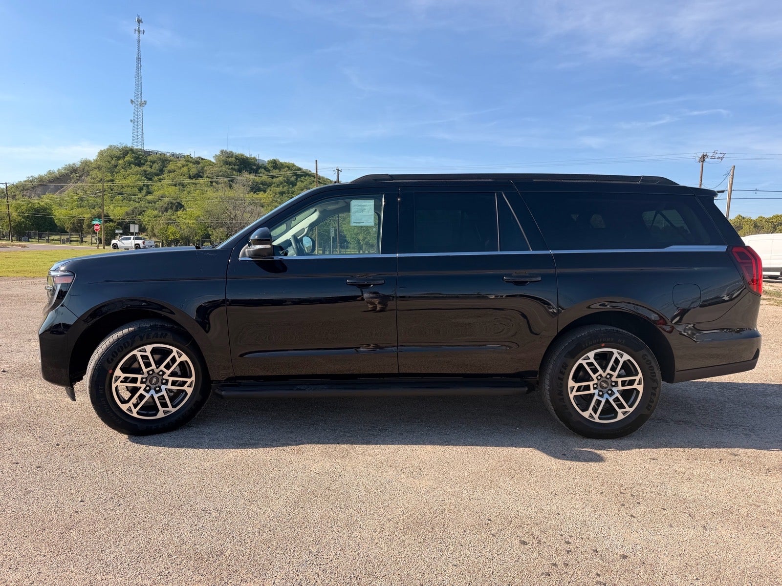 2026 Ford Expedition MAX Active