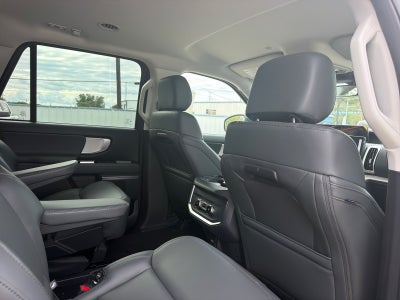 2027 Ford Expedition Active