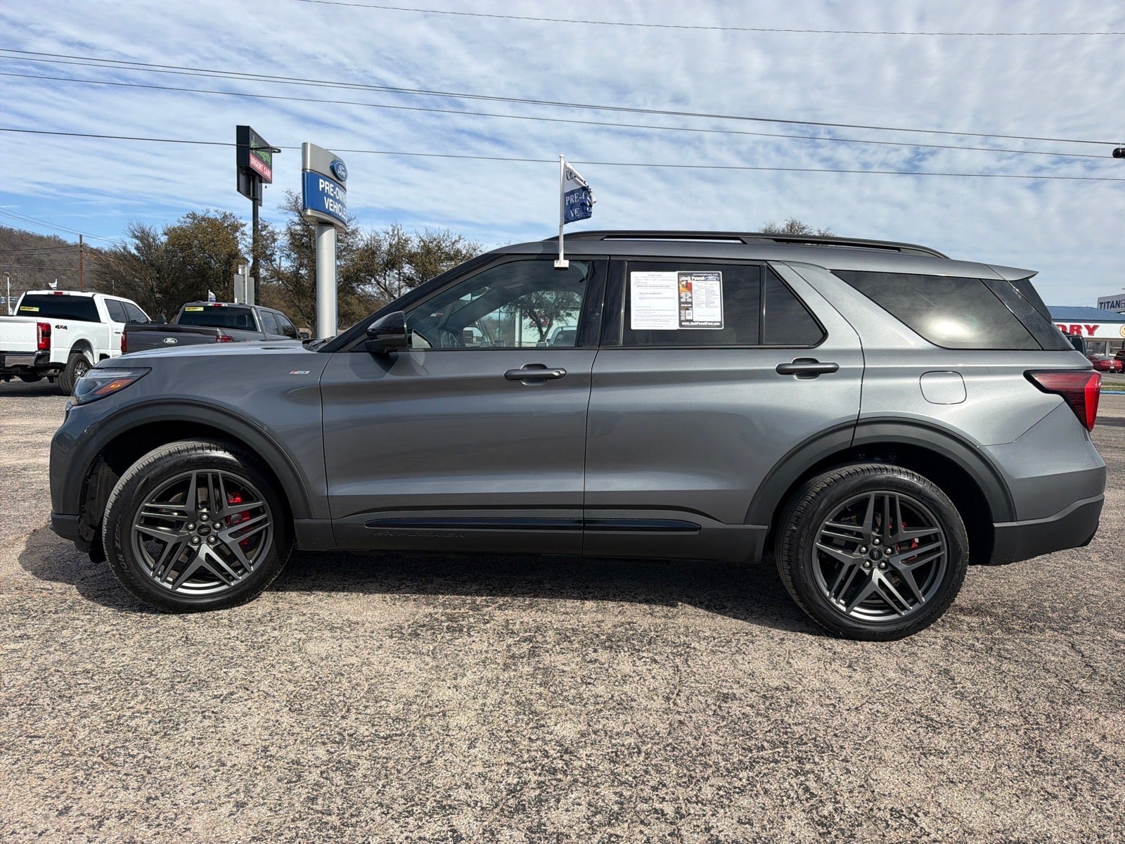 2025 Ford Explorer ST-Line