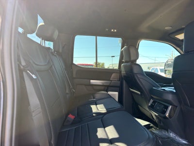 2027 Ford F-250 Super Duty Platinum