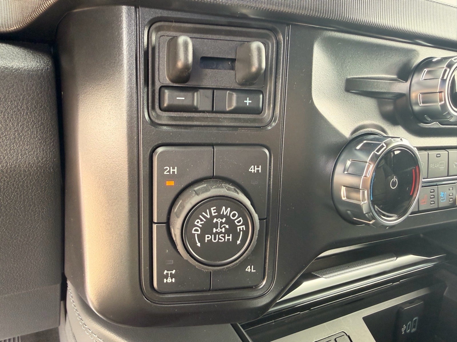 2027 Ford F-250 Super Duty Platinum