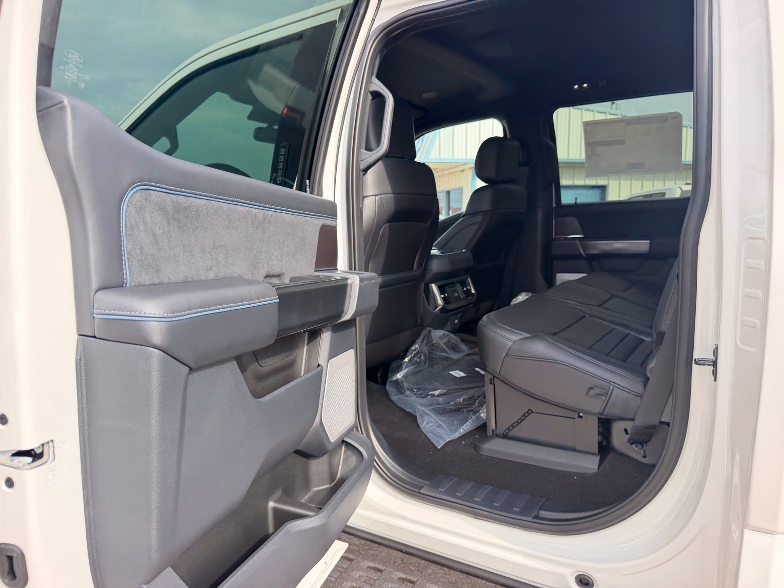 2027 Ford F-250 Super Duty Platinum