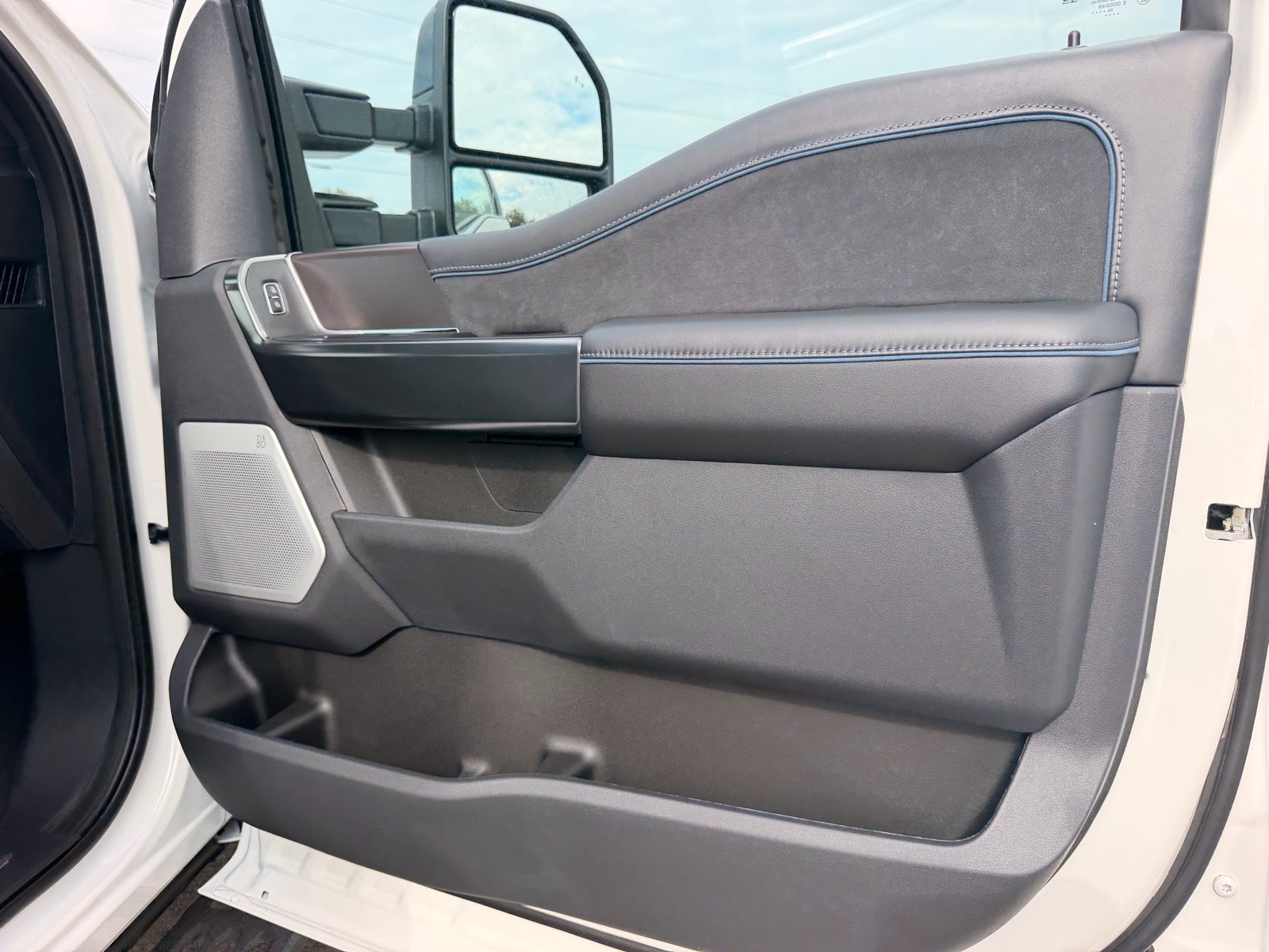 2027 Ford F-250 Super Duty Platinum