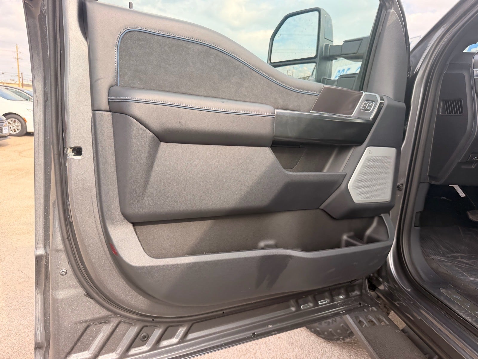 2027 Ford F-250 Super Duty Platinum