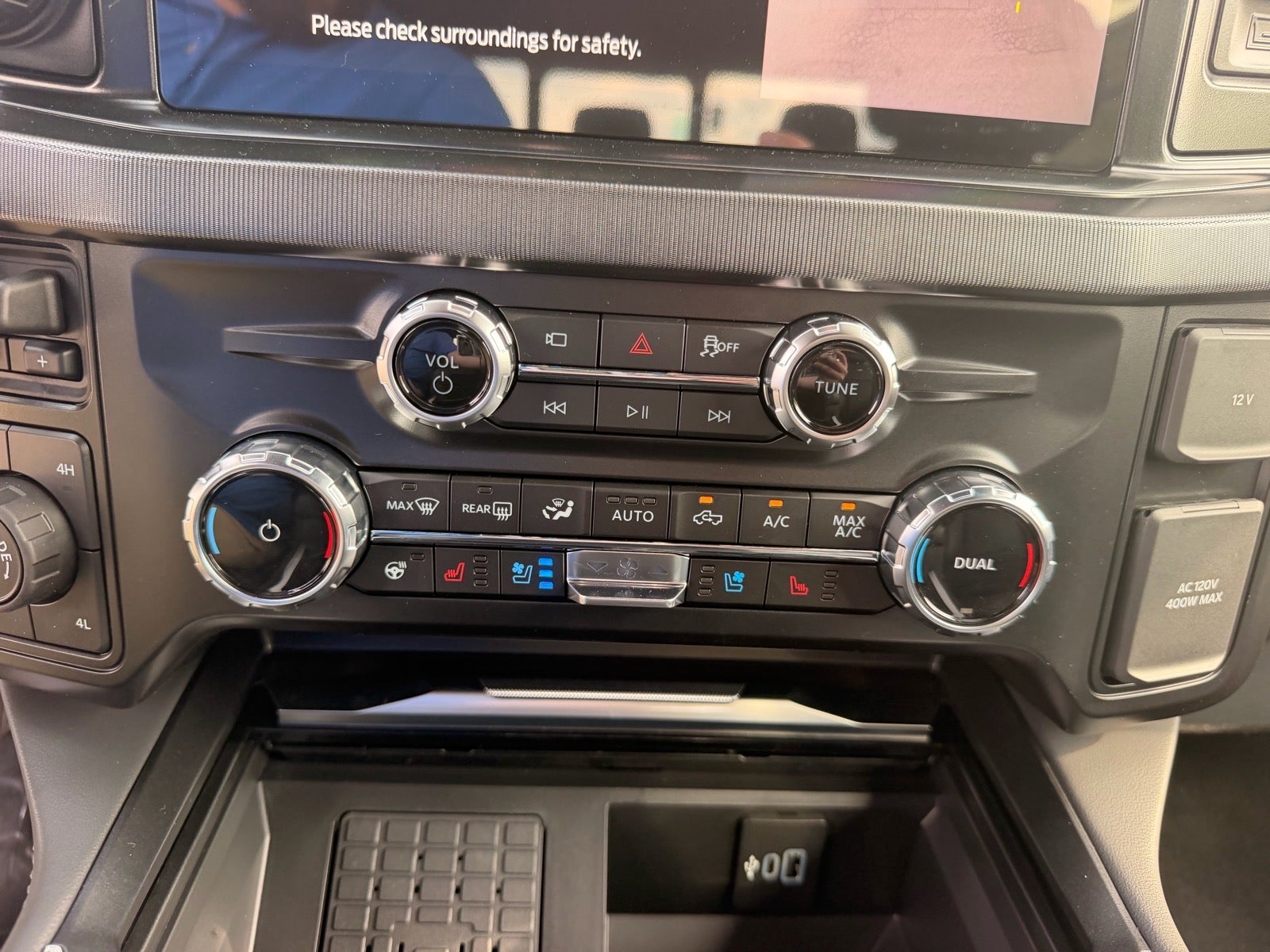 2027 Ford F-250 Super Duty Platinum