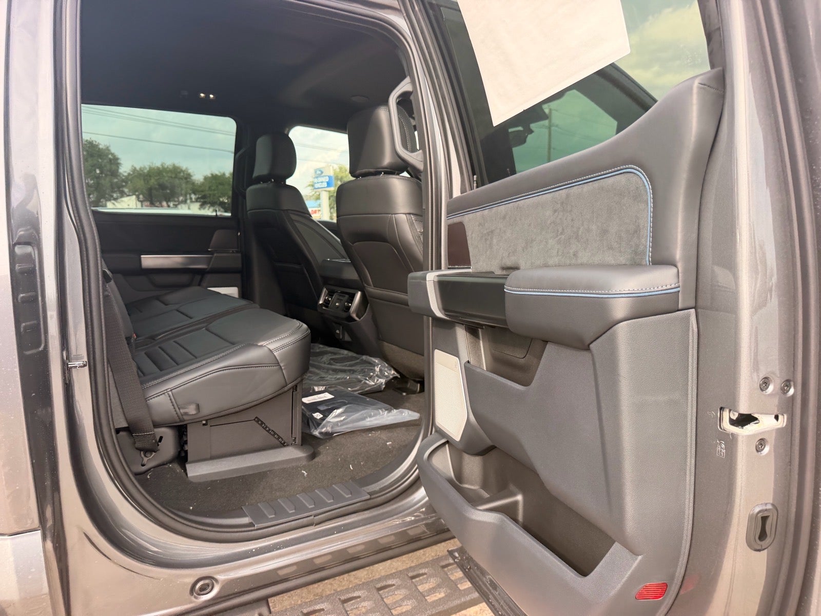 2027 Ford F-250 Super Duty Platinum