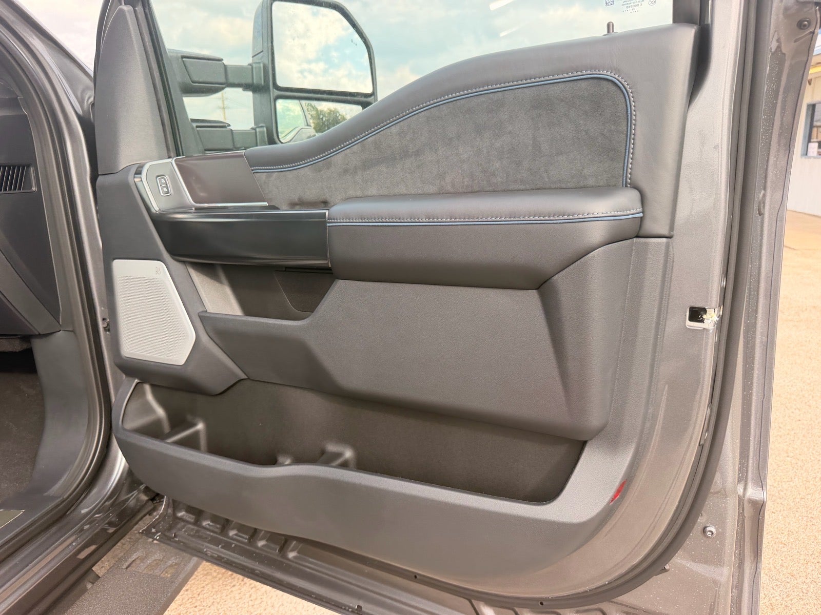 2027 Ford F-250 Super Duty Platinum