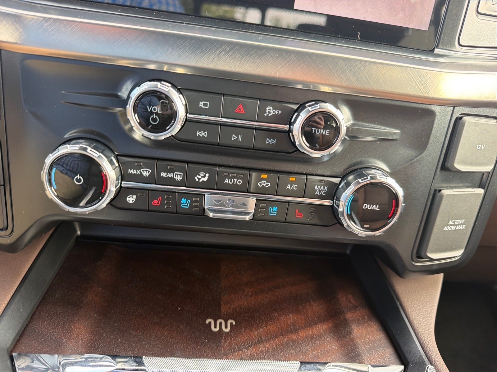 2027 Ford F-350 Super Duty King Ranch