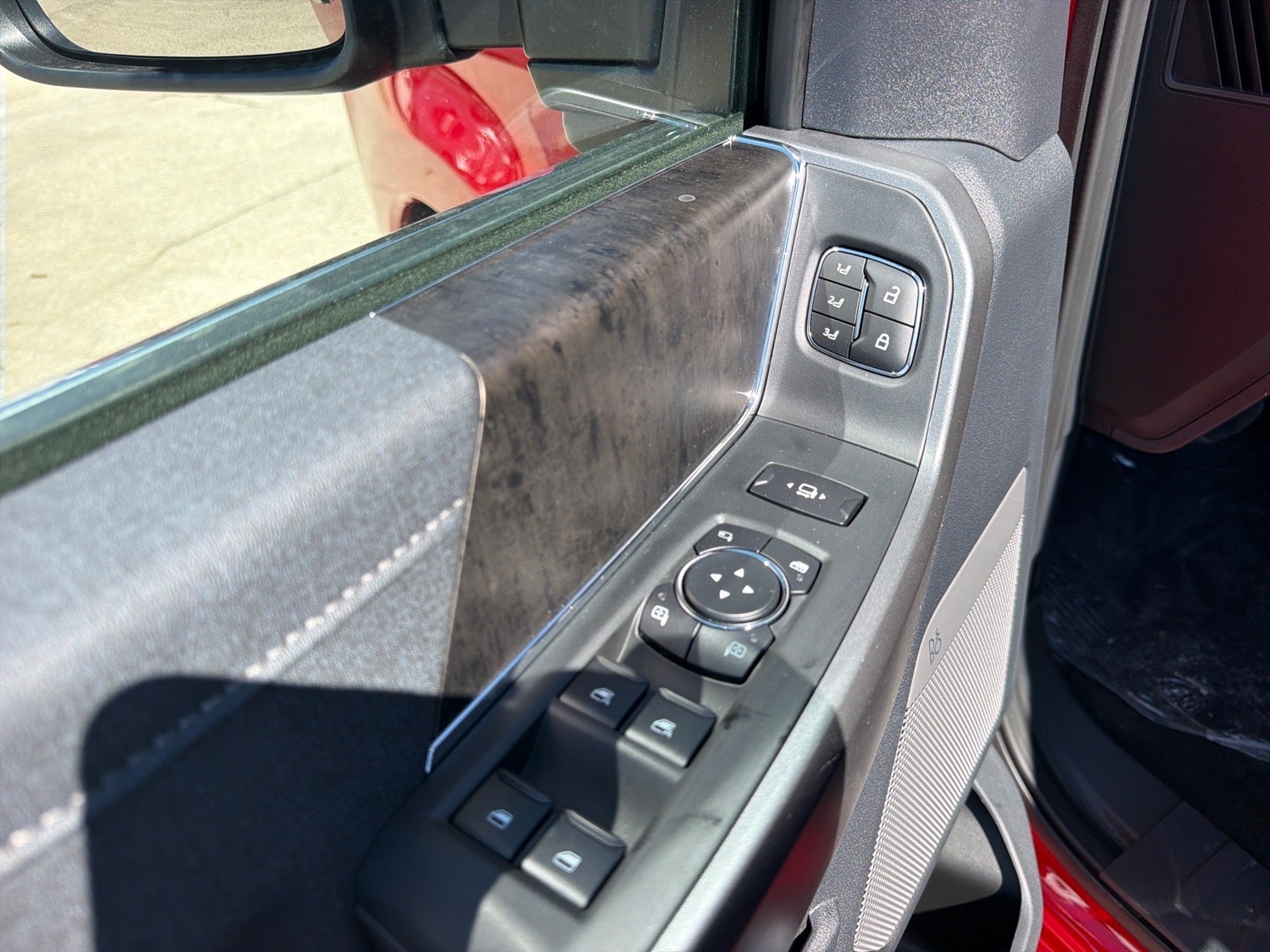 2027 Ford F-350 Super Duty Lariat