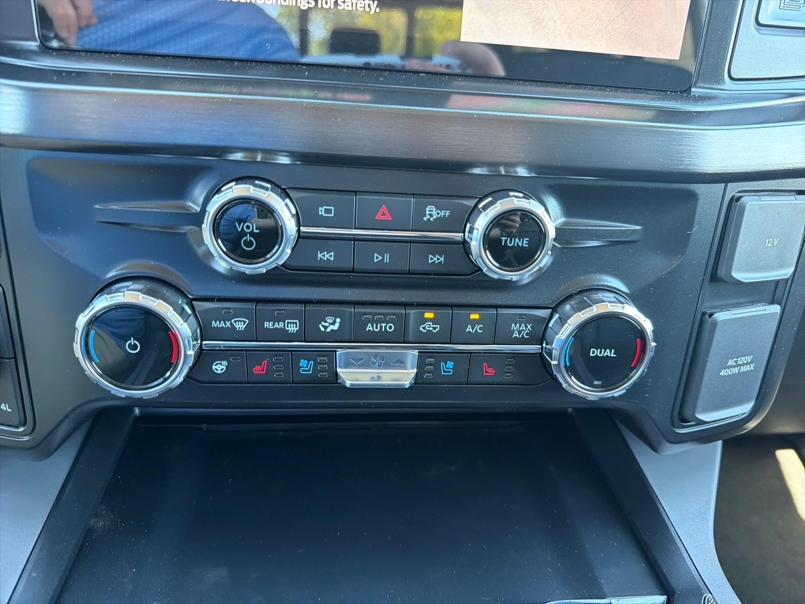 2027 Ford F-350 Super Duty Lariat