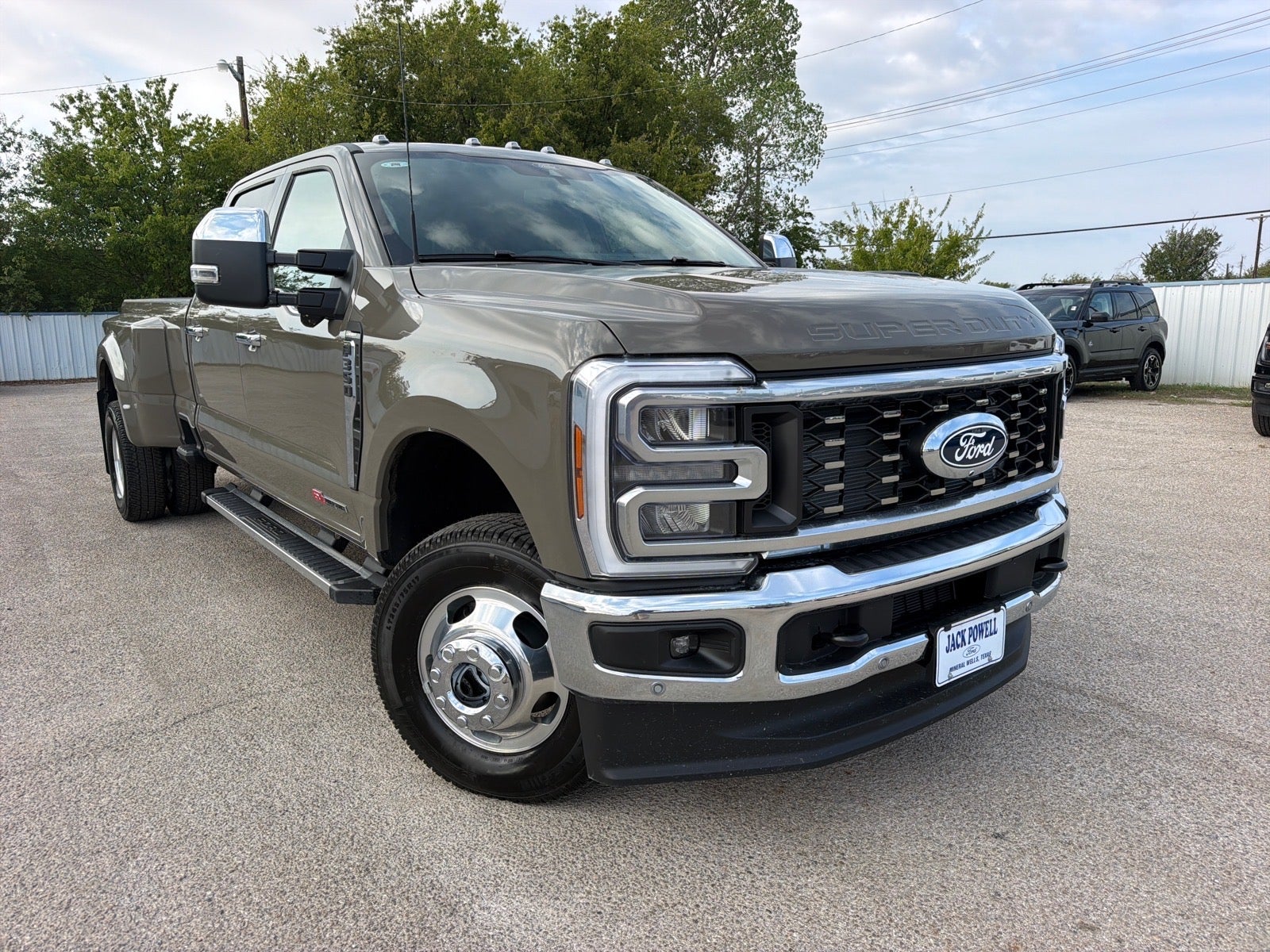 2027 Ford F-350 Super Duty Lariat