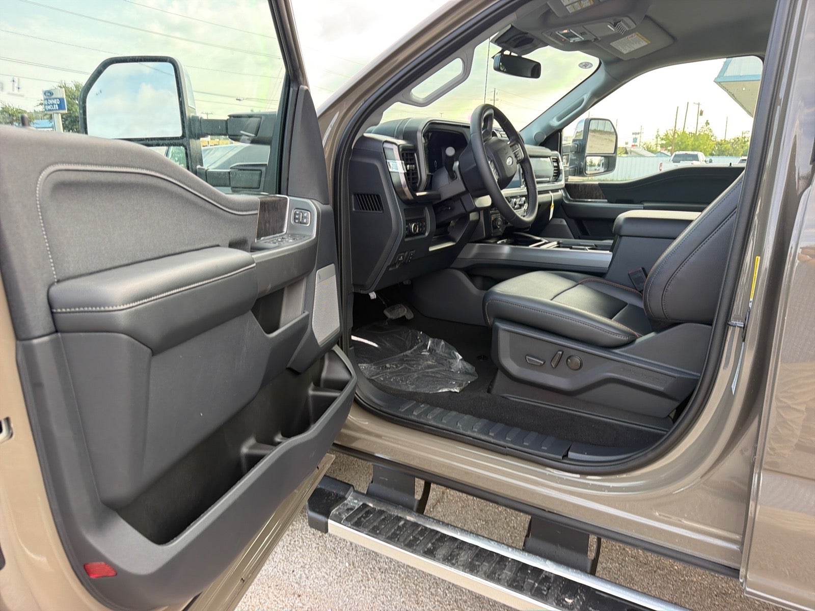 2027 Ford F-350 Super Duty Lariat