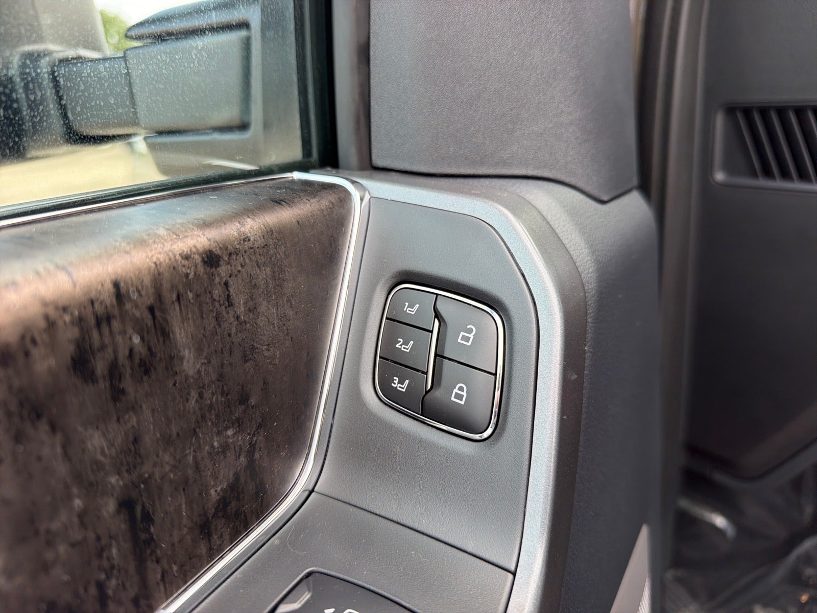 2027 Ford F-350 Super Duty Lariat