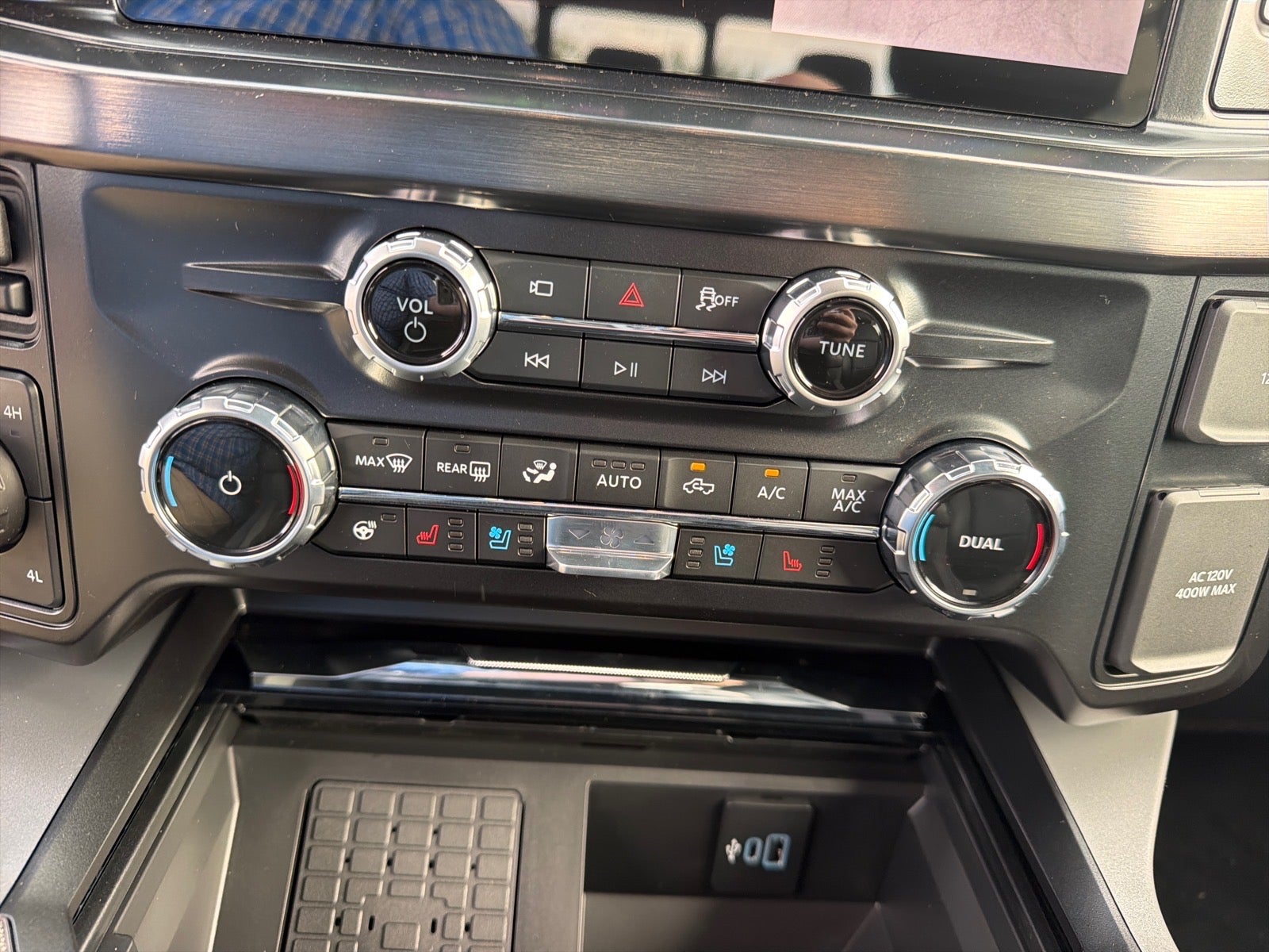 2027 Ford F-350 Super Duty Lariat