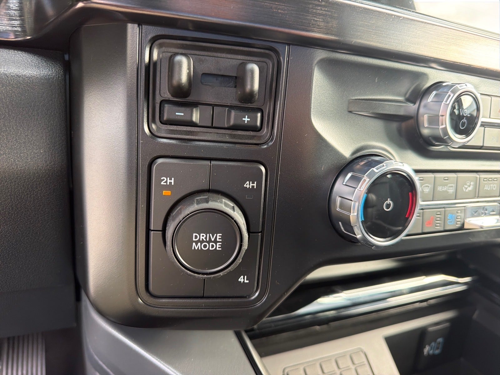 2027 Ford F-350 Super Duty Lariat