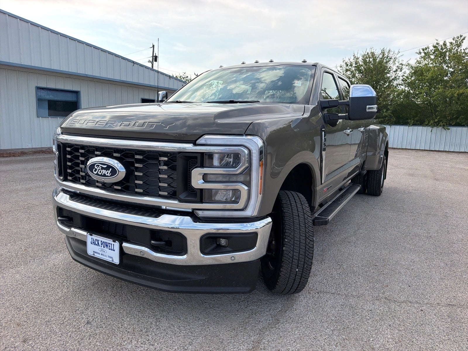 2027 Ford F-350 Super Duty Lariat