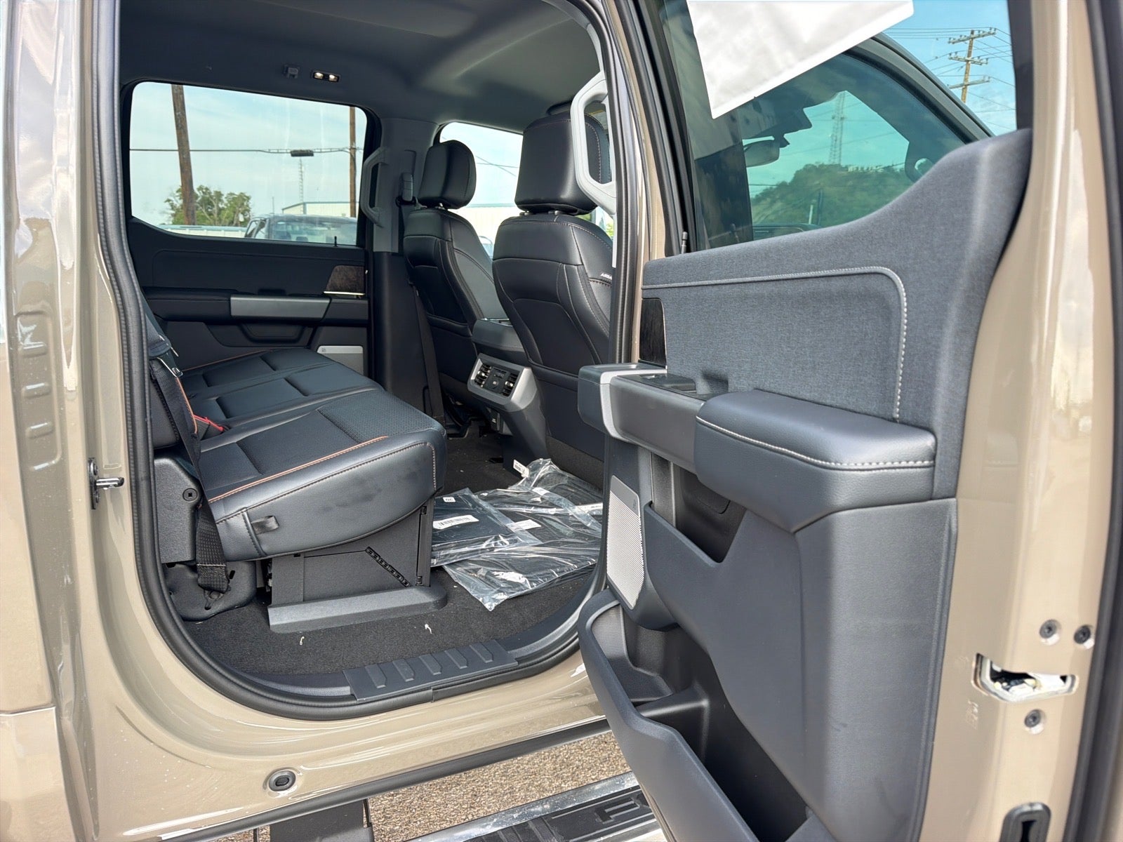 2027 Ford F-350 Super Duty Lariat