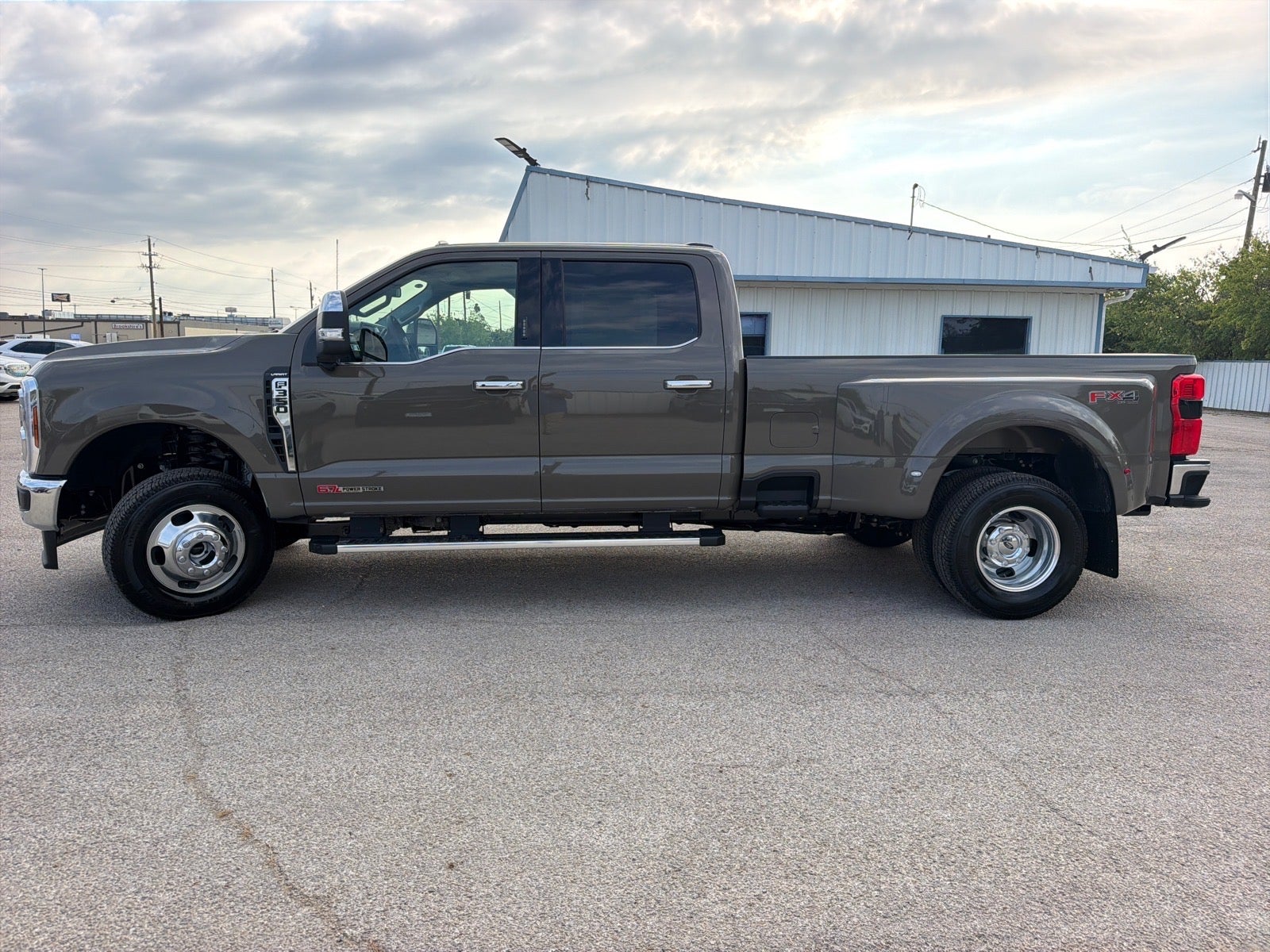 2027 Ford F-350 Super Duty Lariat
