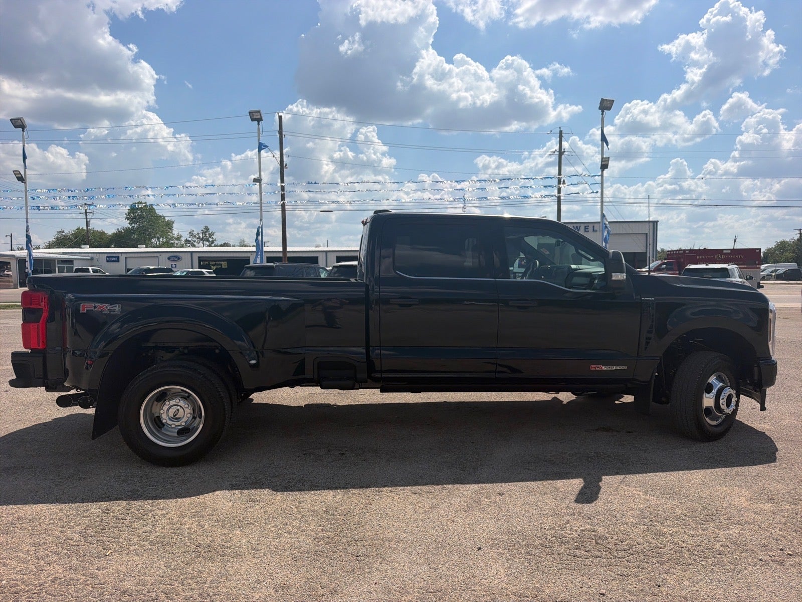 2027 Ford F-350 Super Duty Platinum
