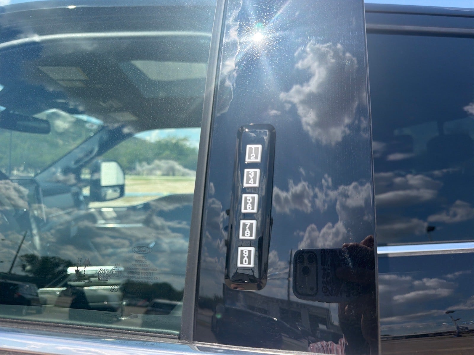 2027 Ford F-350 Super Duty Platinum