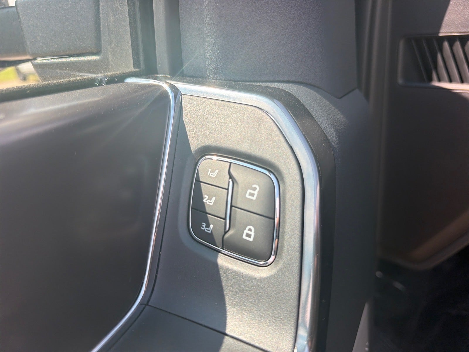 2027 Ford F-350 Super Duty Platinum