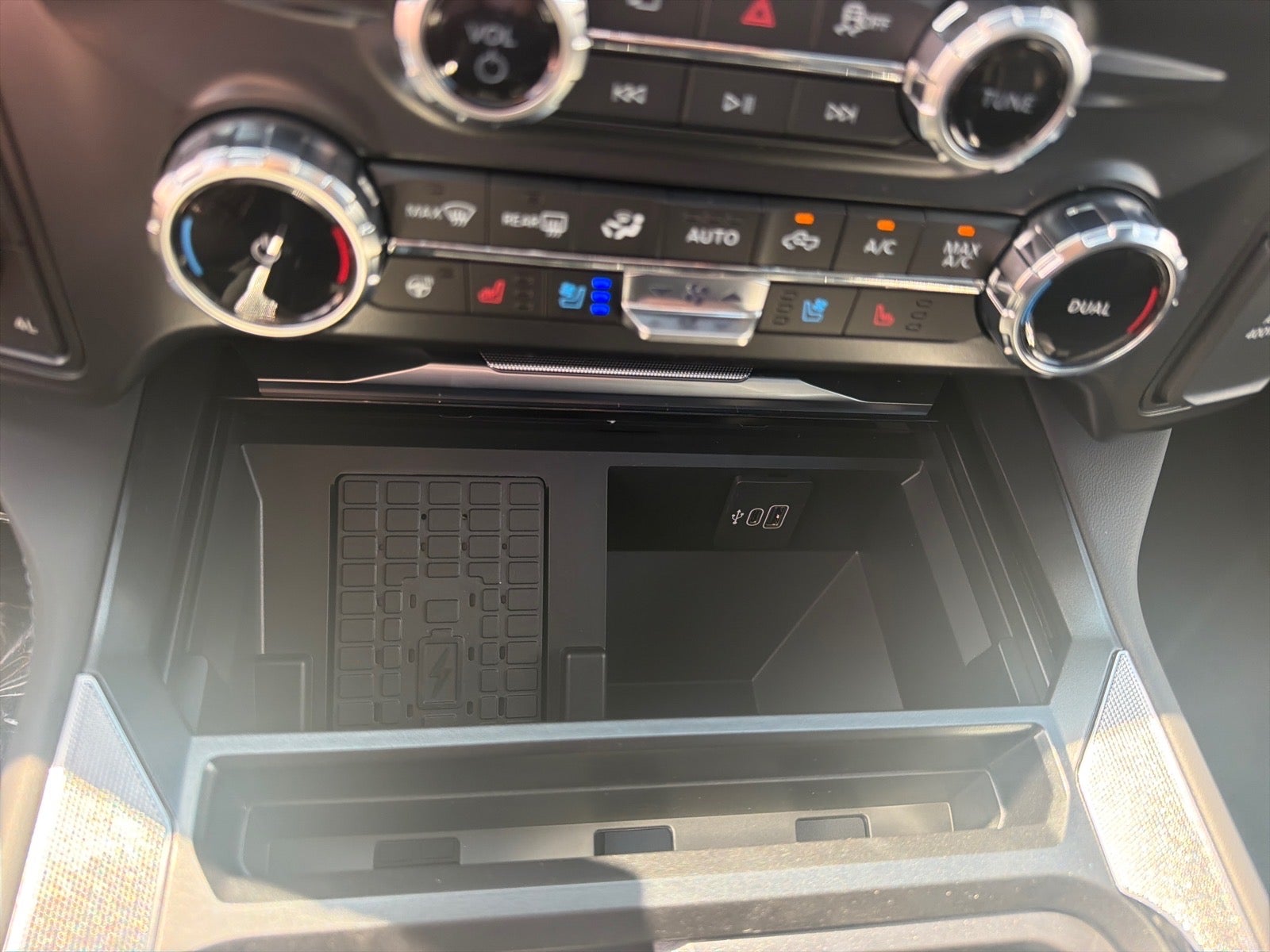 2027 Ford F-350 Super Duty Platinum