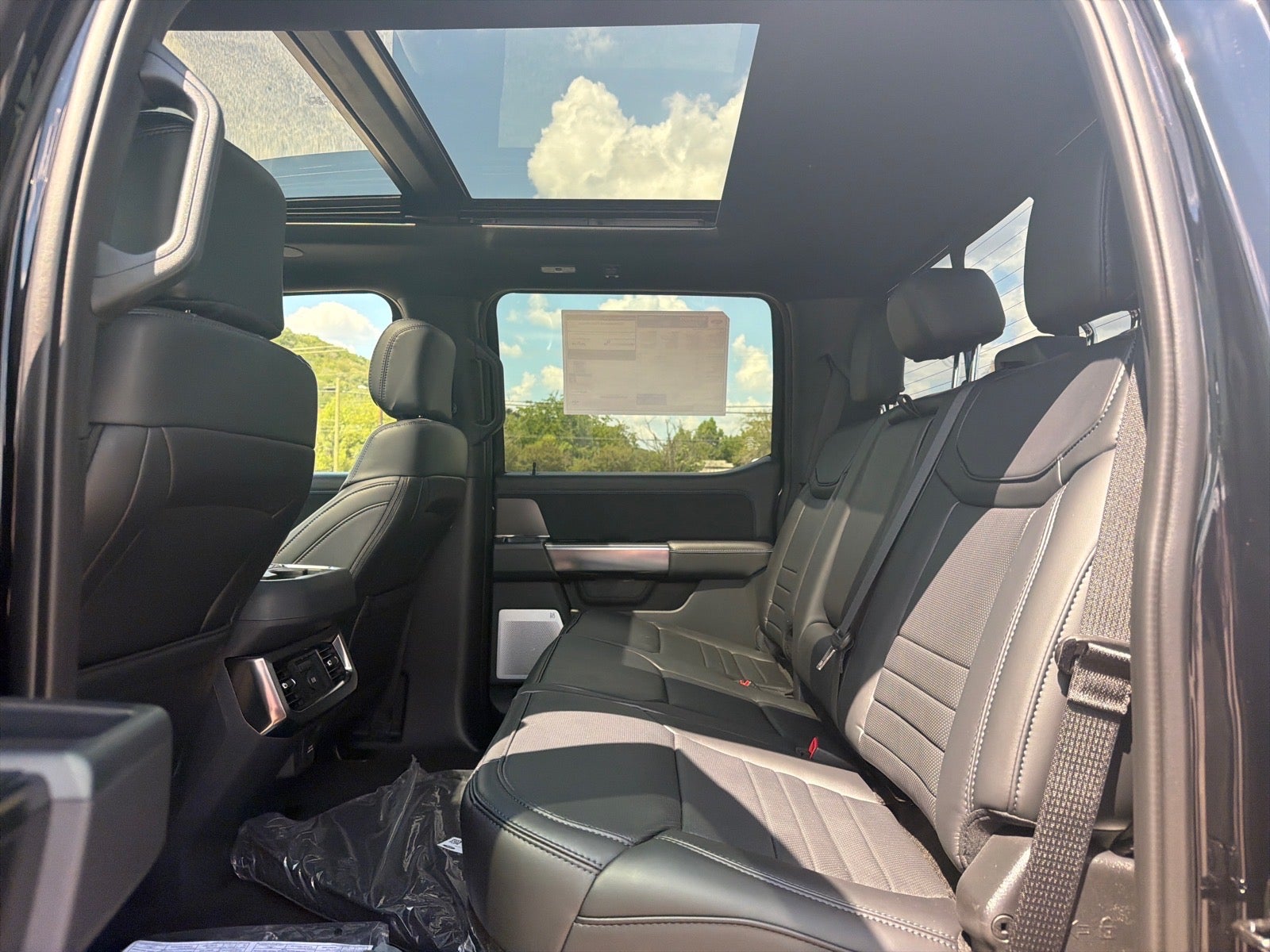 2027 Ford F-350 Super Duty Platinum