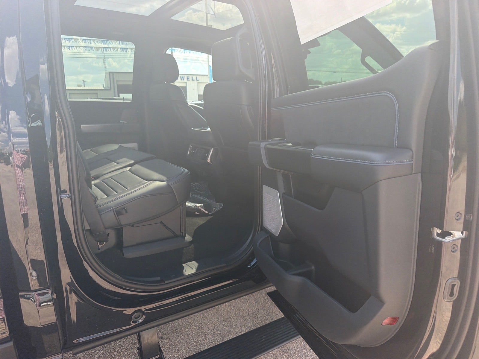 2027 Ford F-350 Super Duty Platinum