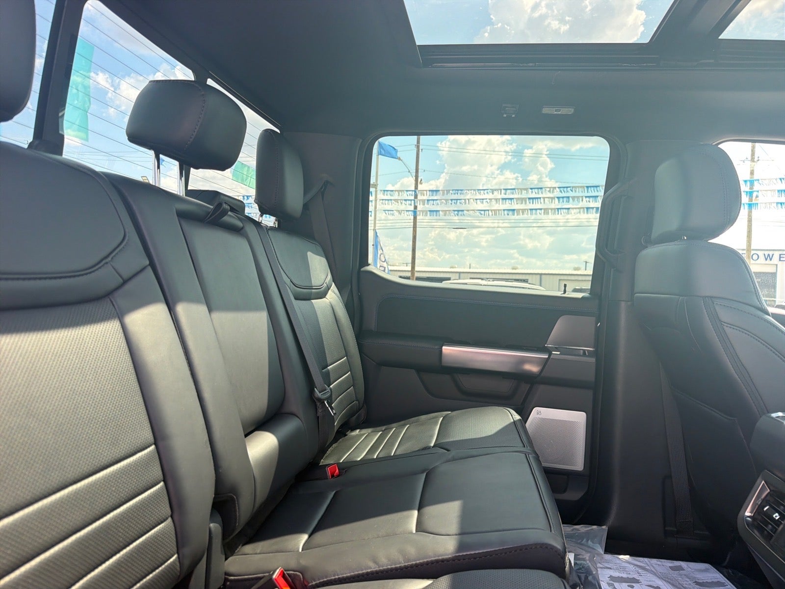 2027 Ford F-350 Super Duty Platinum