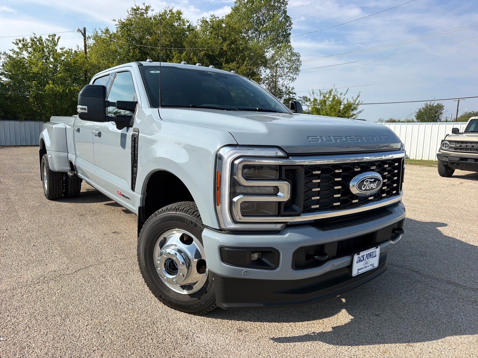 2027 Ford F-350 Super Duty Platinum