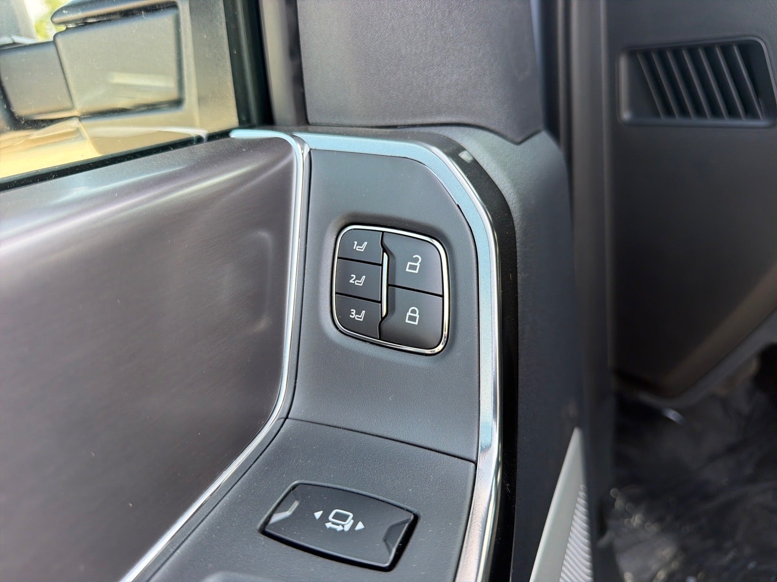 2027 Ford F-350 Super Duty Platinum