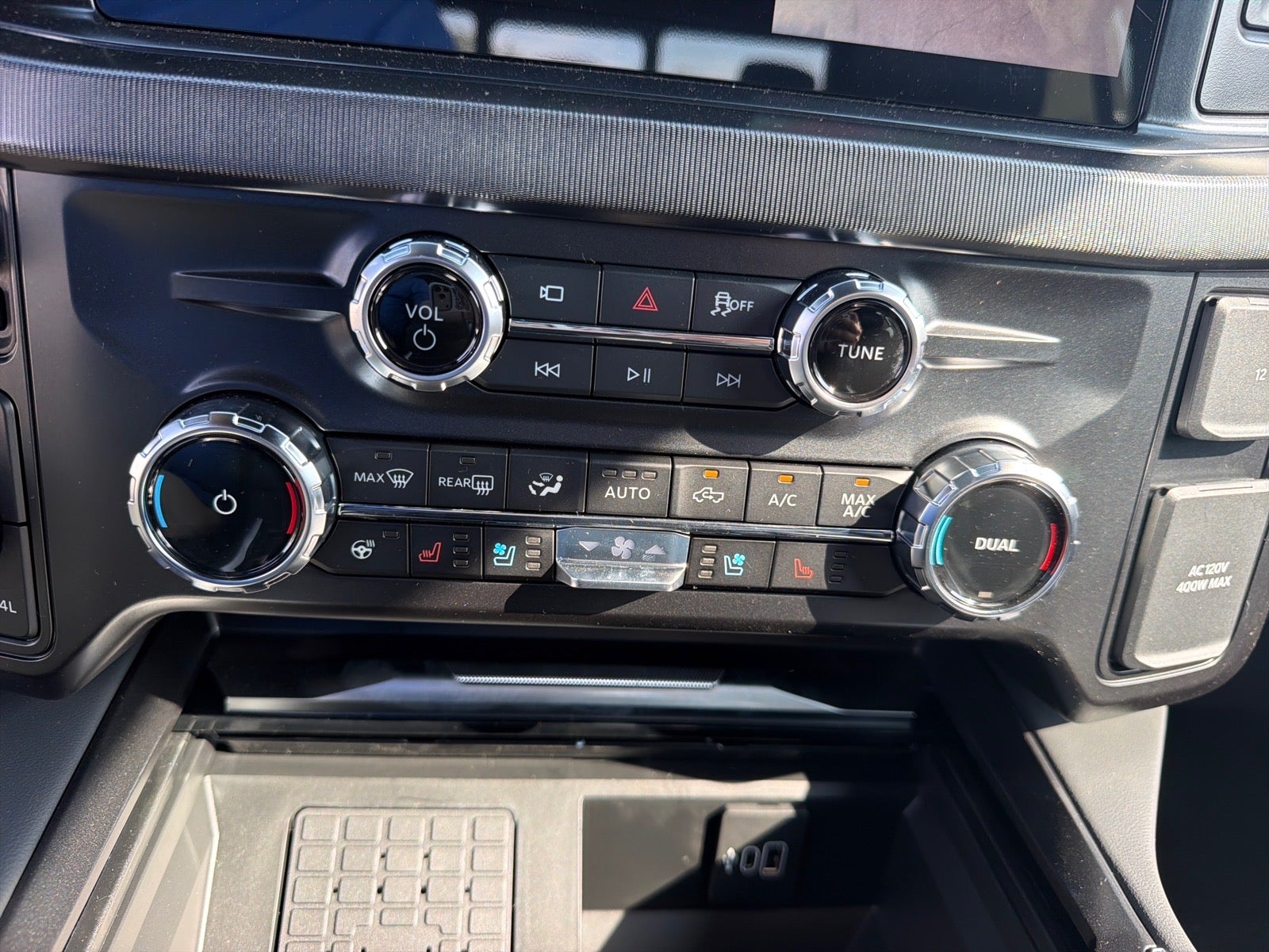 2027 Ford F-350 Super Duty Platinum