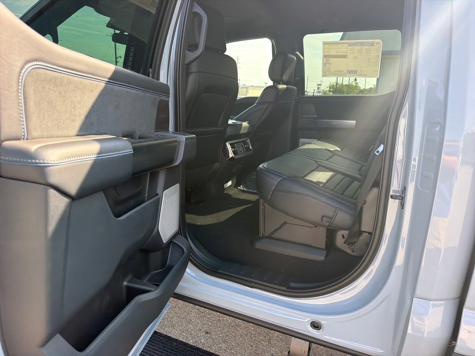 2027 Ford F-350 Super Duty Platinum