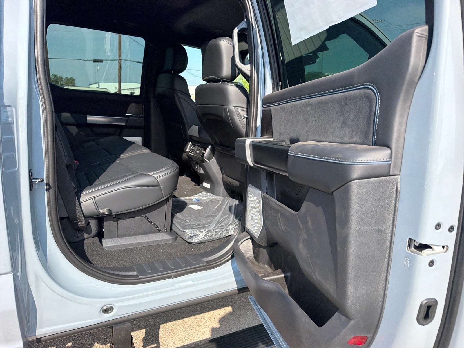 2027 Ford F-350 Super Duty Platinum