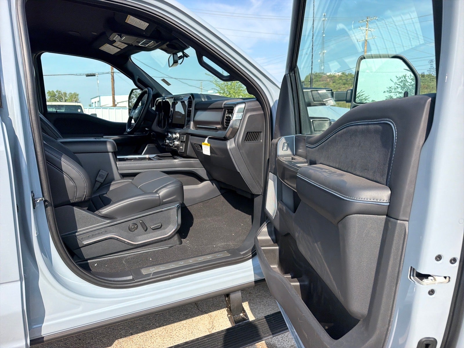2027 Ford F-350 Super Duty Platinum