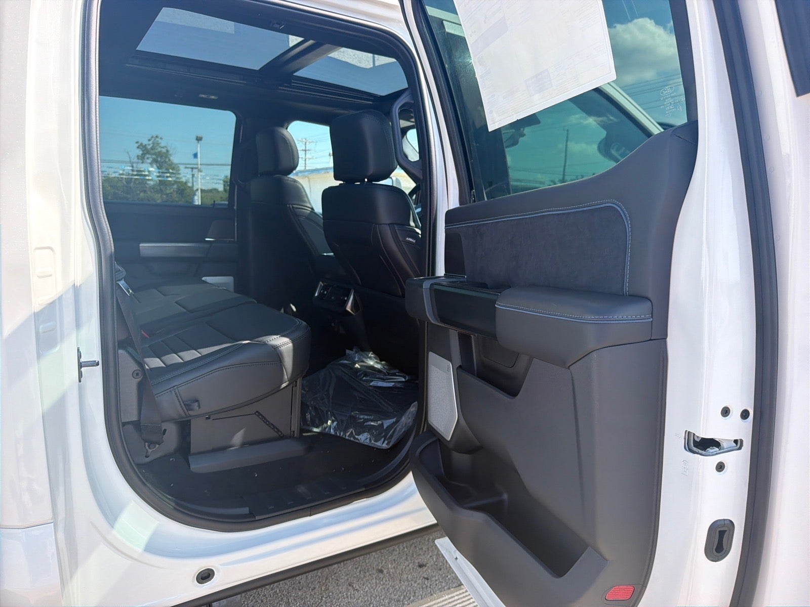 2027 Ford F-350 Super Duty Platinum