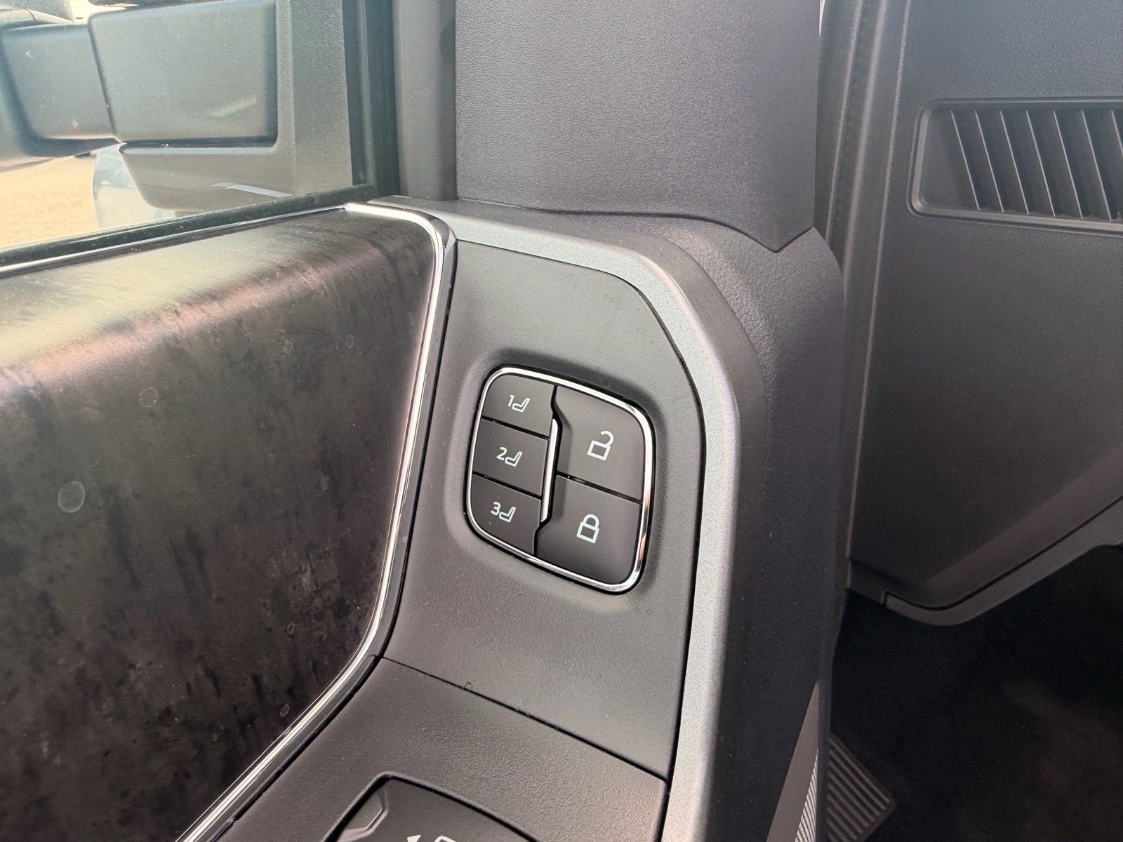 2026 Ford F-350 Super Duty Lariat