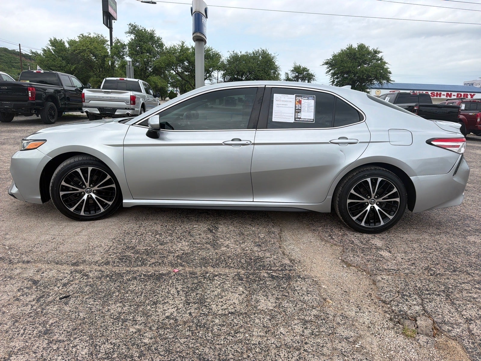 2020 Toyota Camry SE