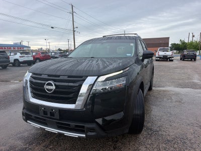 2024 Nissan Pathfinder SL