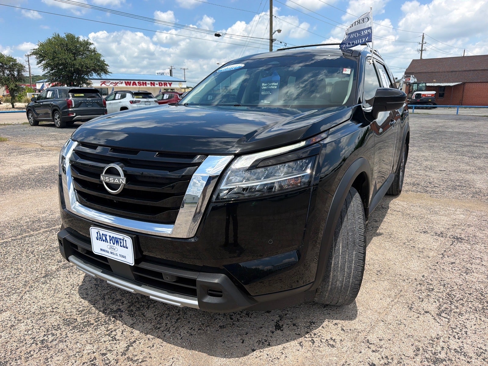 2024 Nissan Pathfinder SL