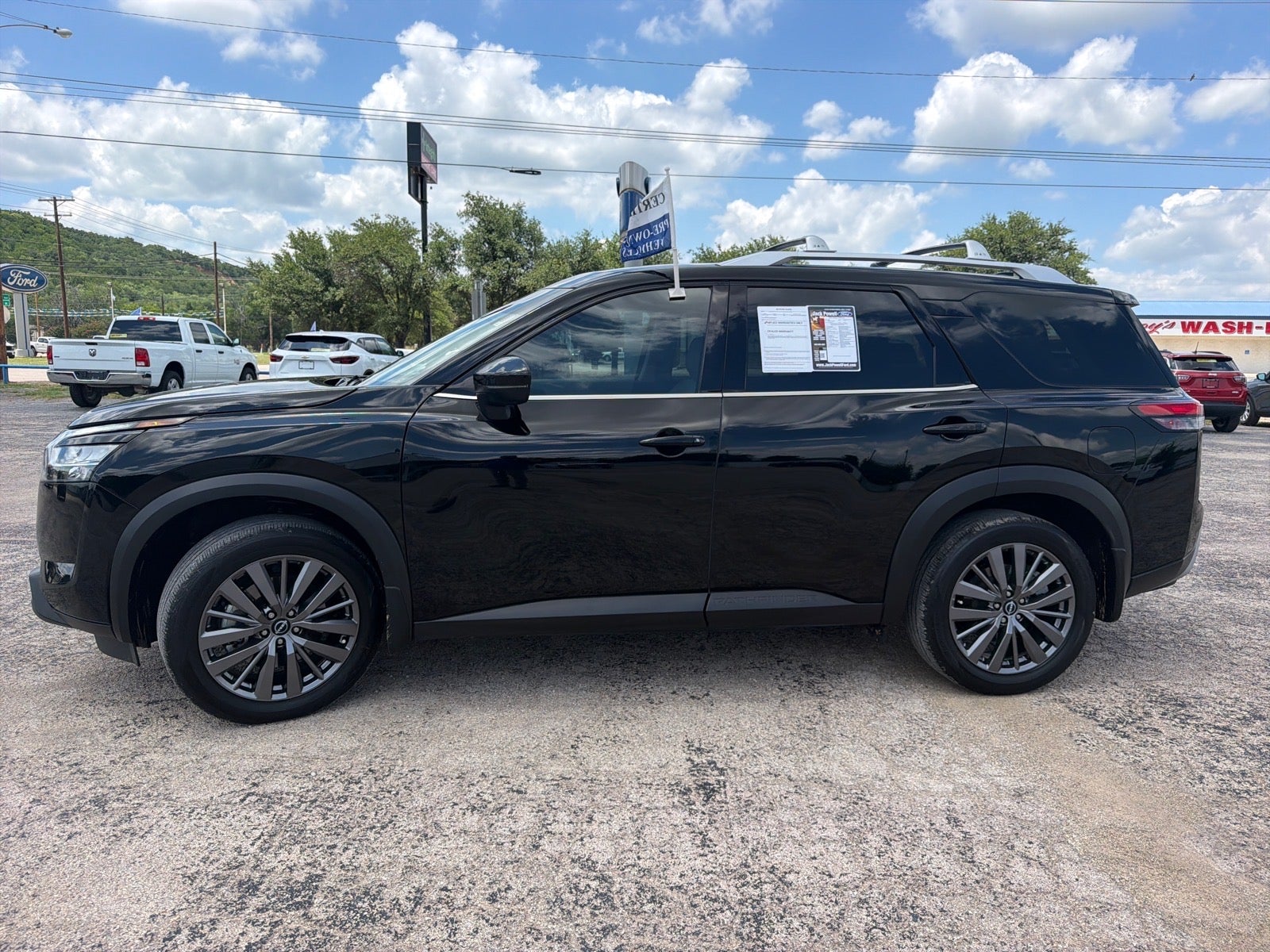 2024 Nissan Pathfinder SL