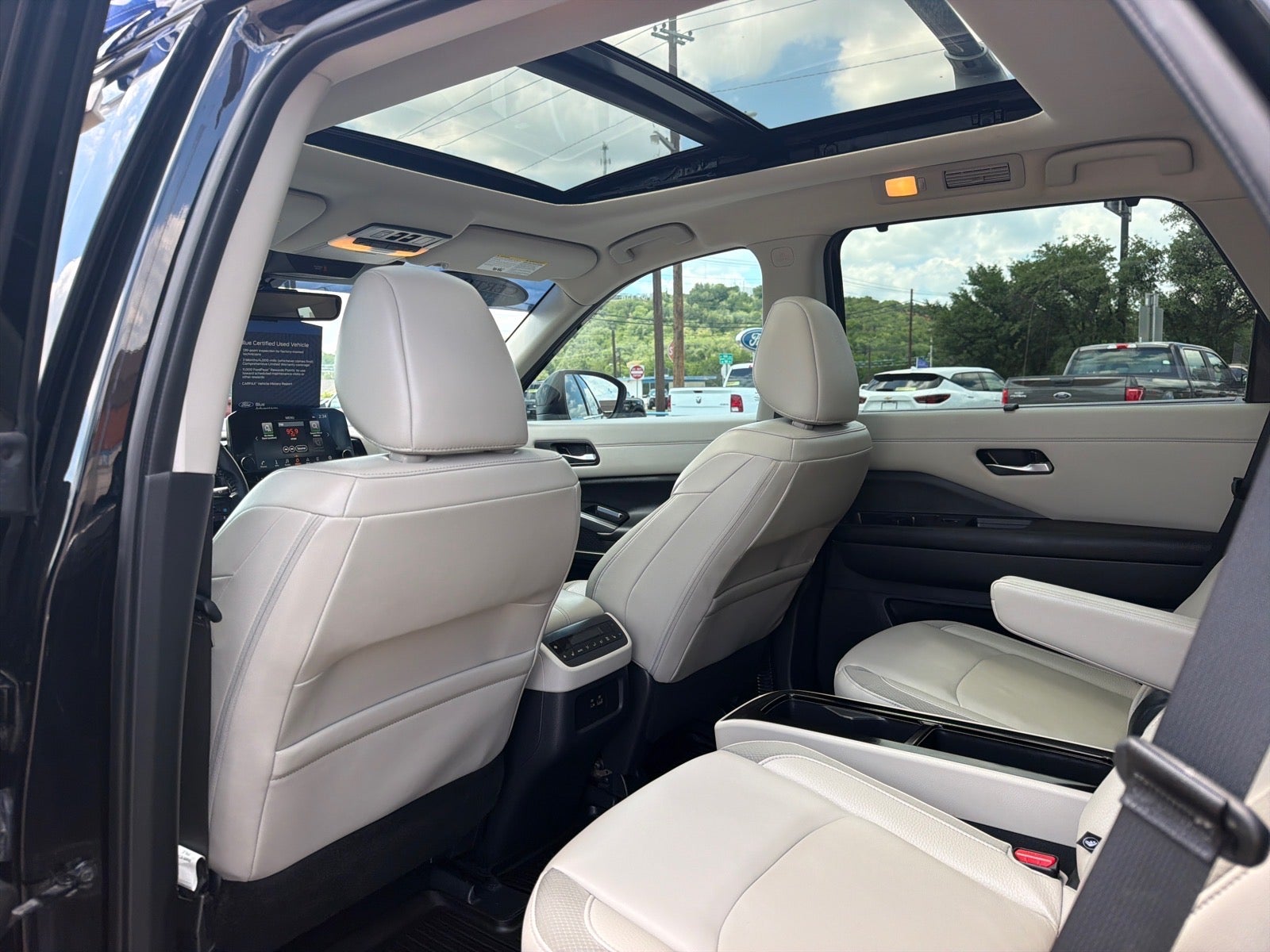 2024 Nissan Pathfinder SL