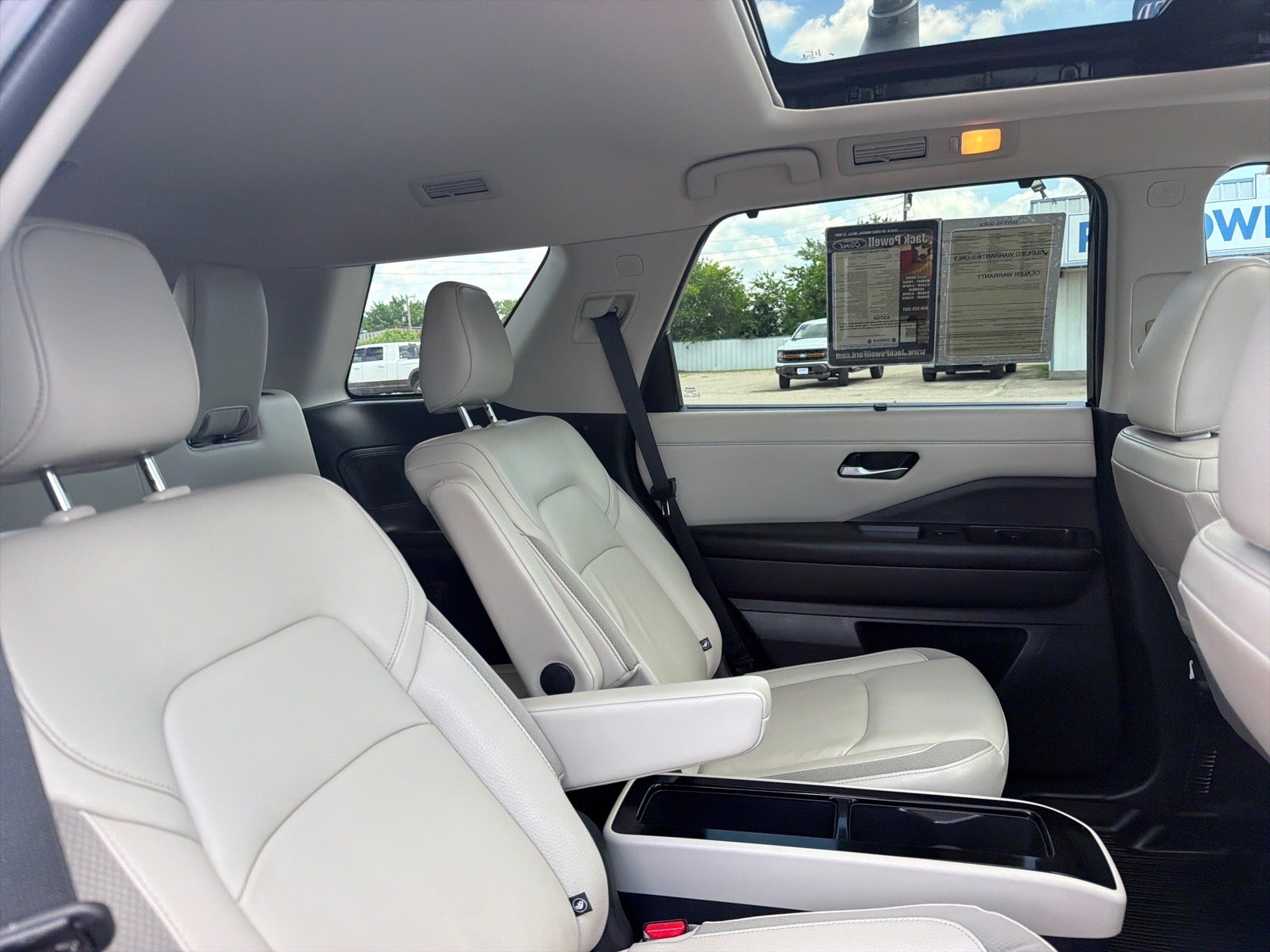2024 Nissan Pathfinder SL