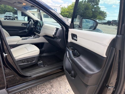 2024 Nissan Pathfinder SL