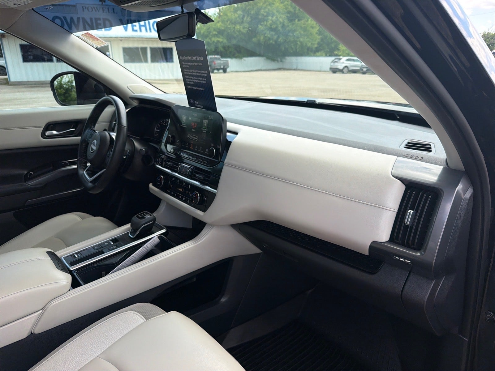 2024 Nissan Pathfinder SL