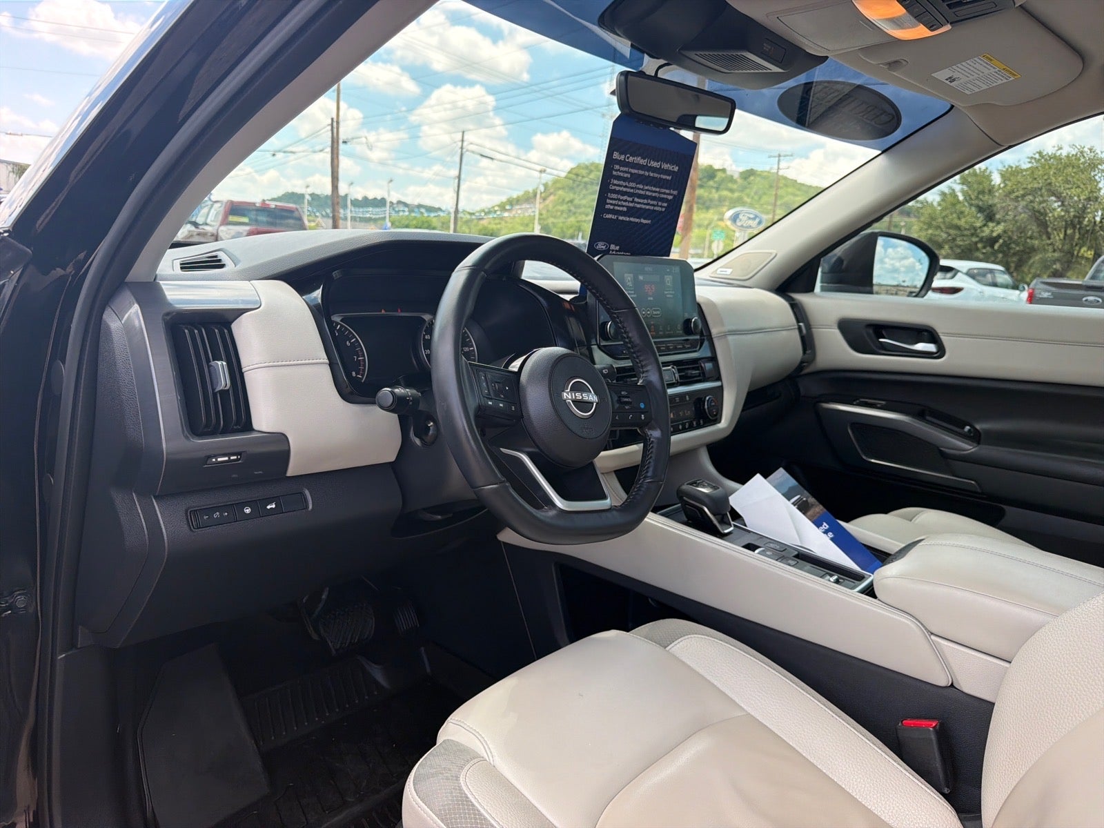 2024 Nissan Pathfinder SL