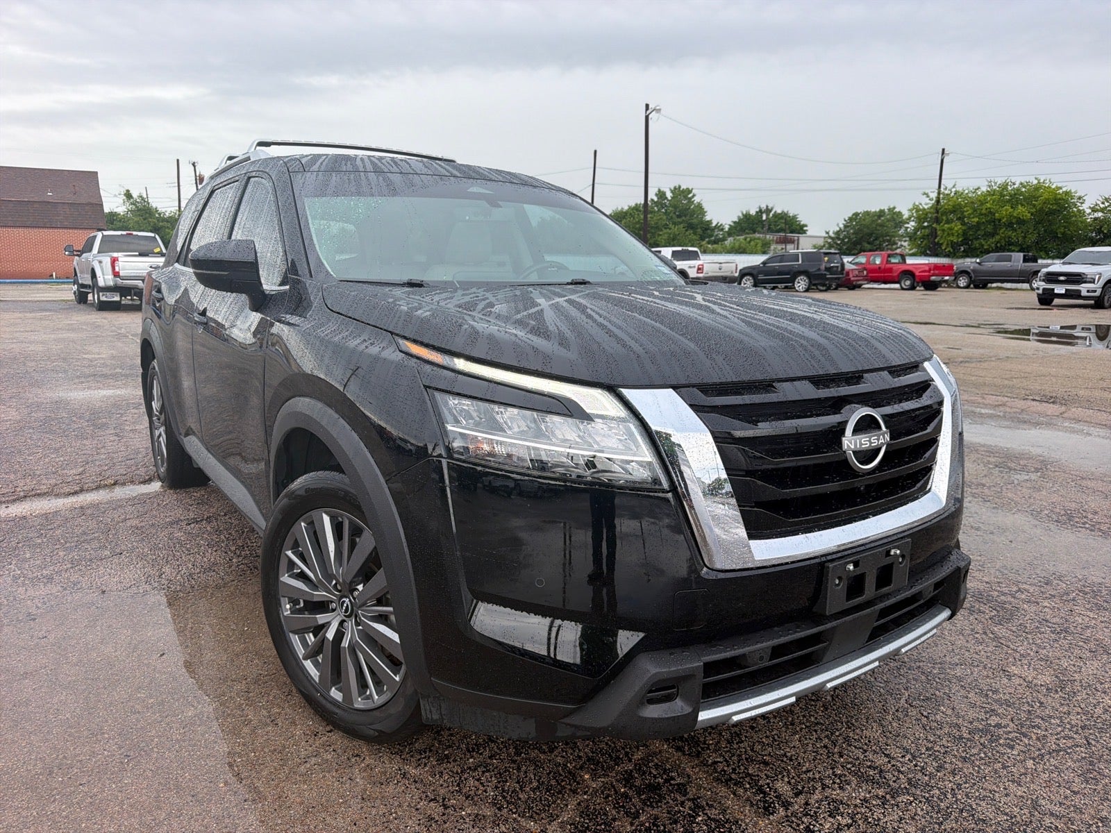 2024 Nissan Pathfinder SL