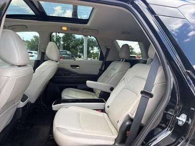 2024 Nissan Pathfinder SL